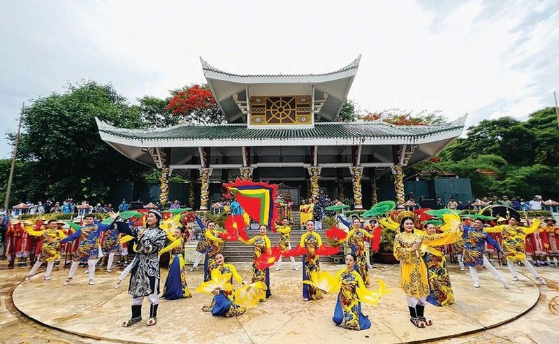 Le Festival de la déesse Bà Chua Xu au mont Sam de la province d’An Giang (Sud) se déroule du 23e au 27e jour du 4e mois lunaire. Photo : VNA 