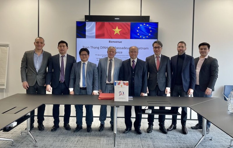 Des délégués de l’ambassade du Vietnam en France et de la Chambre de Commerce et d’Industrie de la région Alsace-Eurométropole. 
