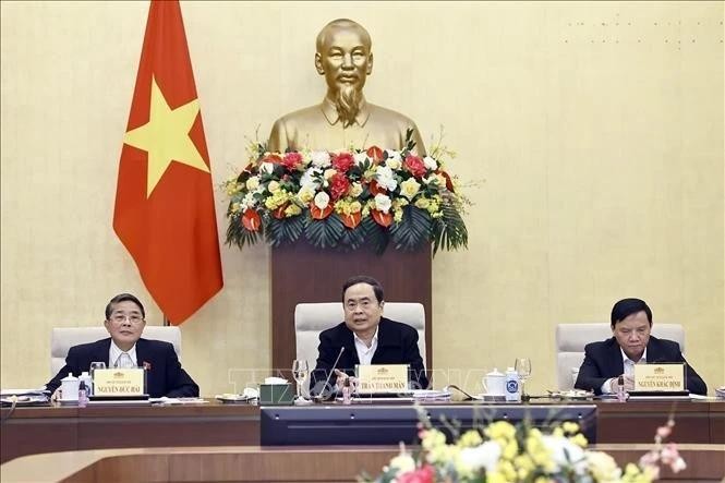 Le président de l'Assemblée nationale, Tran Thanh Man (centre) prend la parole lors de la séance de discussion. Photo : VNA 