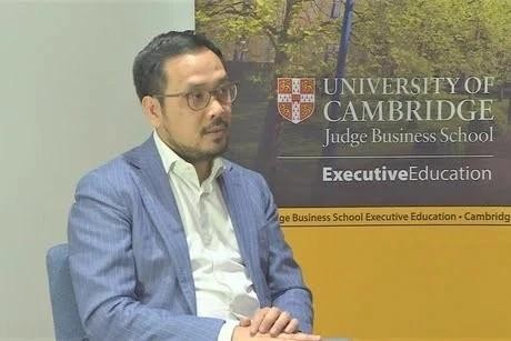 Le professeur associé en finance, le Dr Nguyen Dang Bang, de la Judge Business School de l’Université de Cambridge. Photo : FTU 