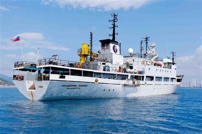 Le navire de recherche russe Akademik Oparin à Khanh Hoa. Photo: VNA 