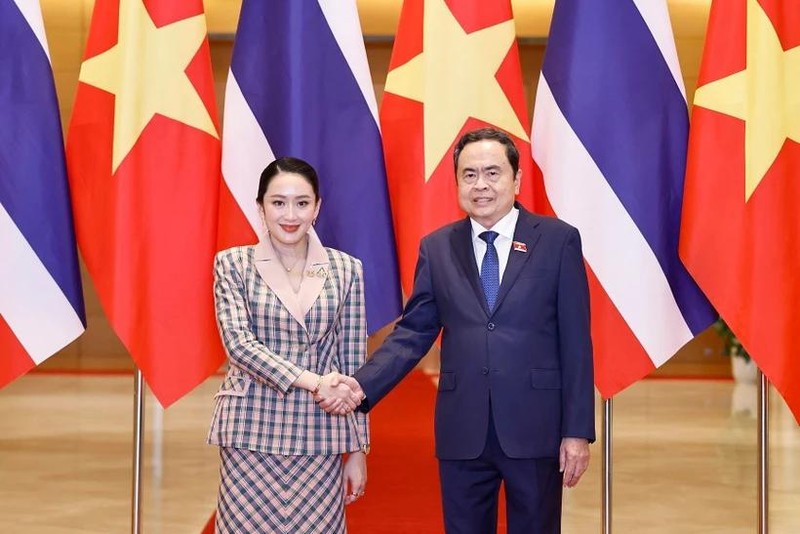 Le président de l'Assemblée nationale Tran Thanh Man et la Première ministre thaïlandaise Paetongtarn Shinawatra. Photo : VNA. 