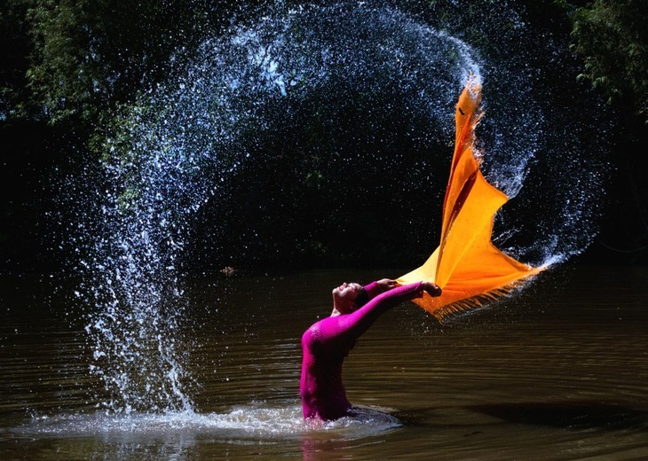 "Une jeune fille Cham" du photographe Huỳnh Tú. Source : Comité d’organisation.