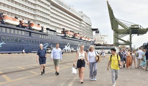 Les croisiéristes étrangers au Vietnam. Photo : VNA.