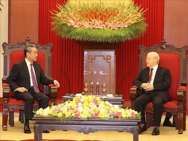 Le Secrétaire général du Parti communiste du Vietnam (PCV) Nguyên Phu Trong (à droite) et le ministre chinois des Affaires étrangères, Wang Yi. Photo : VNA.