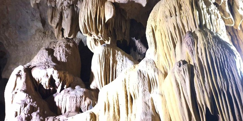 La splendide grotte de Van Tien dans les montagnes de Quang Tri. Photo: NDEL