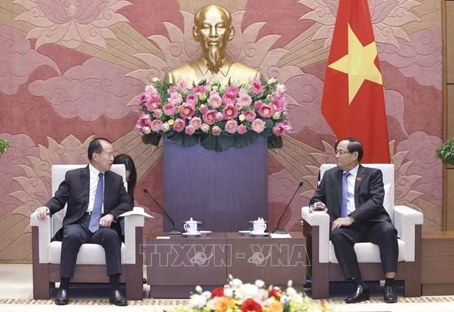 Le vice-président de l'Assemblée nationale Tran Quoc Phuong (droite) et le vice-président de la Commission des Affaires étrangères de l'Assemblée populaire nationale de Chine, Fu Ziying. Photo : VNA