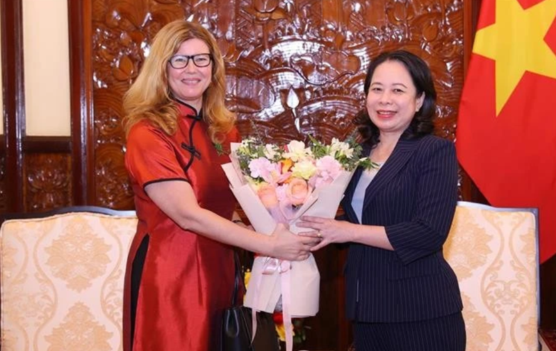 La vice-présidente Vo Thi Anh Xuan (droite) et Silvia Danailov, représentante du Fonds des Nations Unies pour l'enfance (UNICEF) au Vietnam. Photo : VNA.