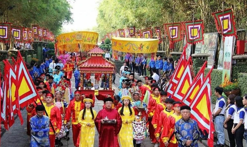 Le Premier ministre Pham Minh Chinh exhorte à organiser les fêtes printanières de 2025 de manière civilisée, sécuritaire et sans tomber dans le gaspillage. Photo : VNA.