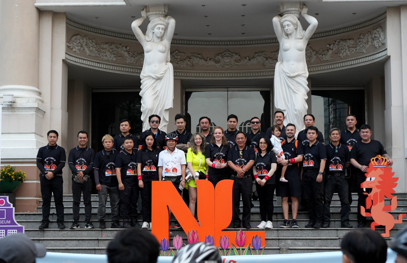 Le groupe de cyclistes est parti du Théâtre de Ho Chi Minh-Ville le 16 février. Photo: baoquocte