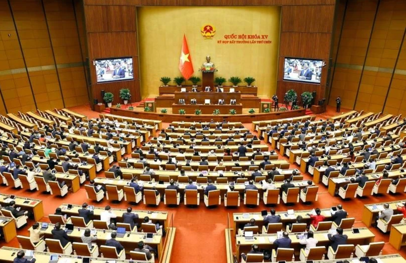 Une séance de travail dans le cadre de la 9e session extraordinaire de l’Assemblée nationale. Photo : VNA.