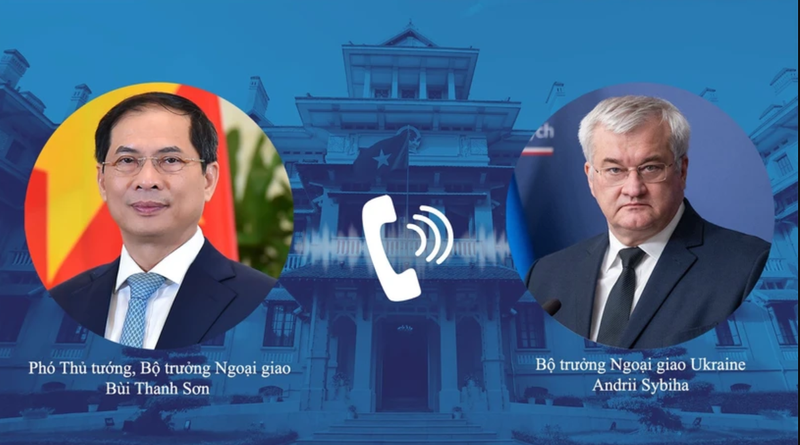 Le vice-PM et ministre des AE du Vietnam s'entretient par téléphone avec le ministre ukrainien des AE. Photo : VNA.