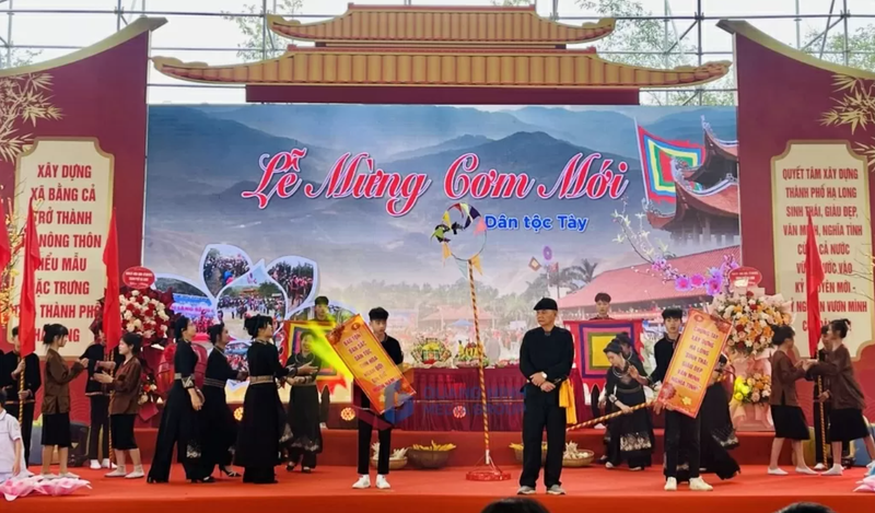 Les Tày de la commune de Dan Chu organisent avec enthousiasme la fête traditionnelle du nouveau riz pour prier pour des pluies favorables, des vents doux et des récoltes abondantes. Photo: Quang Ninh Media Group