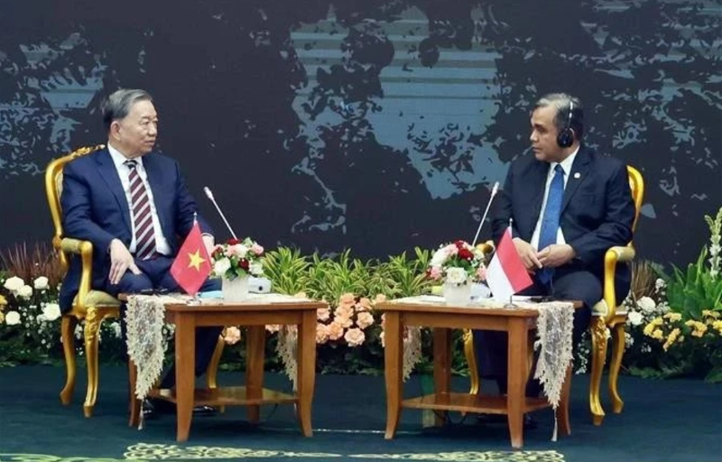 Le leader du Parti Tô Lâm (gauche) rencontre le président de l'Assemblée consultative du peuple d’Indonésie Ahmad Muzani. Photo : VNA.