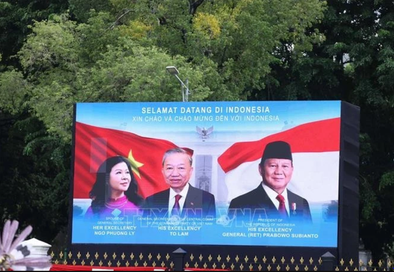 Le secrétaire général du Parti communiste du Vietnam Tô Lâm et son épouse effectuent une visite officielle en Indonésie. Photo : VNA.