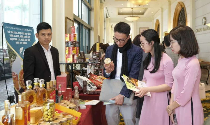 Conférence sur la promotion du commerce, des investissements et de la coopération économique entre le Vietnam et la Chine (Yunnan). Photo : Ministère de l'Industrie et du Commerce