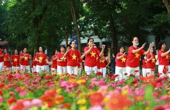 Selon le Rapport sur le développement humain 2025, avec un IDH de 0,766 en 2023, le Vietnam se classe 93e sur 193 pays et territoires. Photo : VNA.