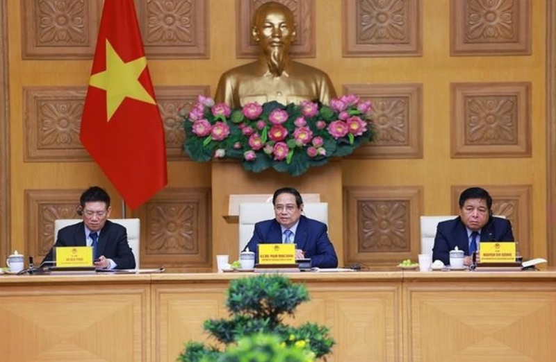 Le Premier ministre Pham Minh Chinh (centre) lors du dialogue avec le monde des affaires américain à Hanoi, le 13 mai. Photo : VNA.