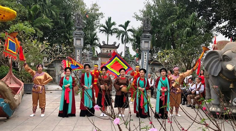 Le groupe du chant Cheo tau Tong Goi. Photo: Service de la Culture et des Sports