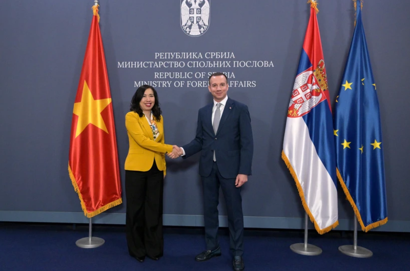 La vice-ministre vietnamienne des Affaires étrangères, Le Thi Thu Hang, et son homologue serbe, Damjan Jovic. Photo : ministère vietnamien des Affaires étrangères.