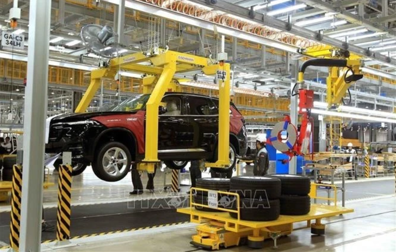 Production automobile à l'usine Vinfast du groupe économique privé Vingroup à Cat Hai, ville de Hai Phong. Photo : VNA.