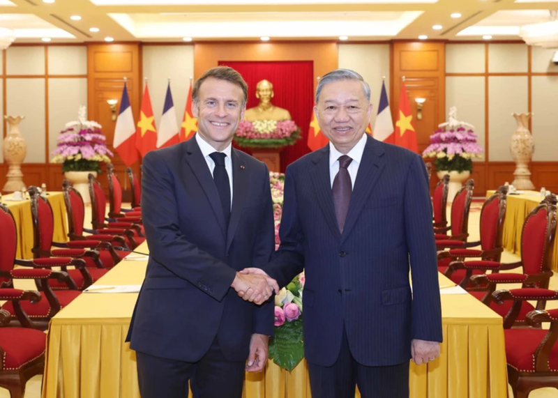 Le secrétaire général du Parti, To Lam, et le président français, Emmanuel Macron. Photo : VNA.