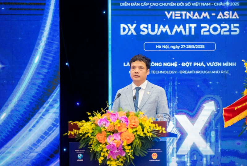 Nguyen Van Khoa, président de l'Association vietnamienne de l'Industrie du Logiciel et des Services informatiques, prend la parole. Photo: VOV