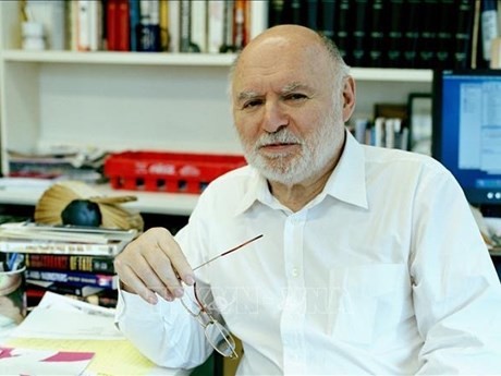 Le journaliste et militant américain Victor Navasky. Photo : VNA.