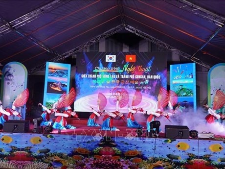 Spectacle musical marquant la coopération Vung Tàu – Gunsan. Photo : VNA.