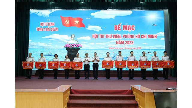 La remise des prix du concours de bibliothèques, de salles des documentations sur le Président Hô Chi Minh. Photo : hoidai.com.vn