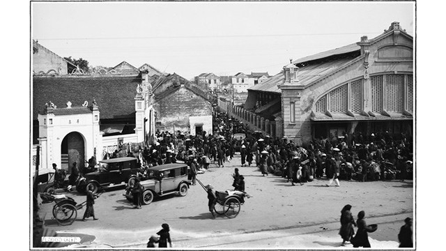 Le marché de Dông Xuân (dans l'arrondissement de Hoàn Kiêm de la capitale Hanoi) au début du XXe siècle. Photo : danviet.vn