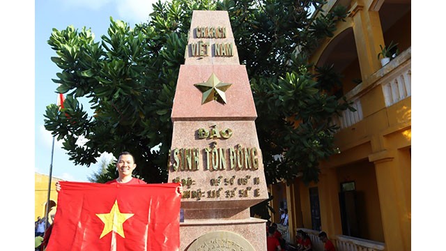 Vu Trong Thu lors de sa visite à l'archipel de Truong Sa du Vietnam, en avril 2023. Photo : thoidai.com.vn