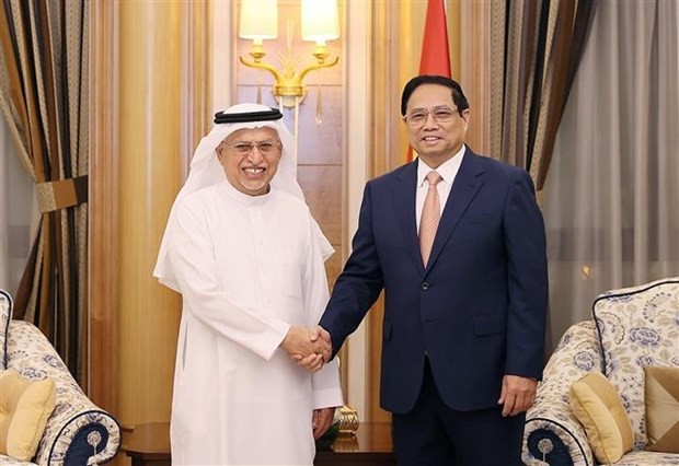 Le Premier ministre Pham Minh Chinh (droite) et le président du groupe Zamil, Abdulrahman Al Zamil. Photo : VNA.