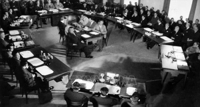 Séance d'ouverture de la Conférence de Genève, le 8 mai 1954. Photo d'archives : VNA.