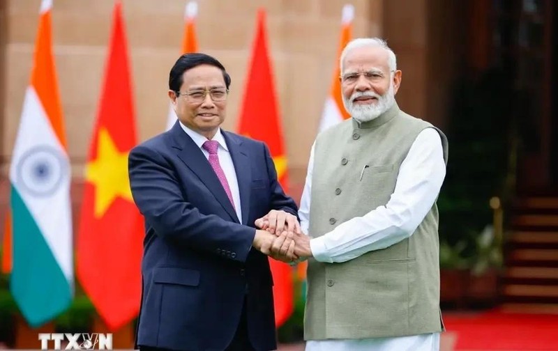 Le Premier ministre vietnamien Pham Minh Chinh (gauche) et indien Narendra Modi. Photo : VNA.