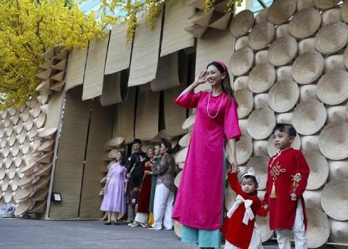 Durant les jours du Têt traditionnel, beaucoup de familles partent en voyage. Photo : tienphong.vn