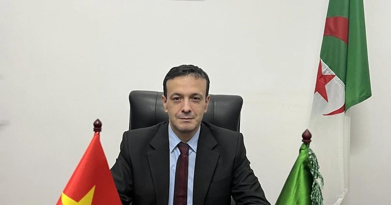 Redha Oucher, chargé d’affaires par intérim de l’ambassade d’Algérie au Vietnam. Photo : ambassade d’Algérie au Vietnam. 