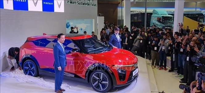 Le constructeur vietnamien de véhicules électriques VinFast dévoile dans le cadre de la Bharat Mobility Global Expo 2025, deux SUV entièrement électriques des segments B et C, VF 6 et VF 7, qui seront vendus sur le marché indien. Photo : VNA.