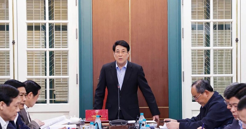 Le président Luong Cuong préside la réunion du Comité central de pilotage de la réforme judiciaire. Photo : VNA.