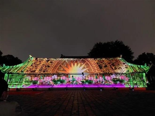 L'espace d'art et la cartographie 3D racontent l'histoire des universités vietnamiennes dans le Temple de la Littérature. Photo : VNA.