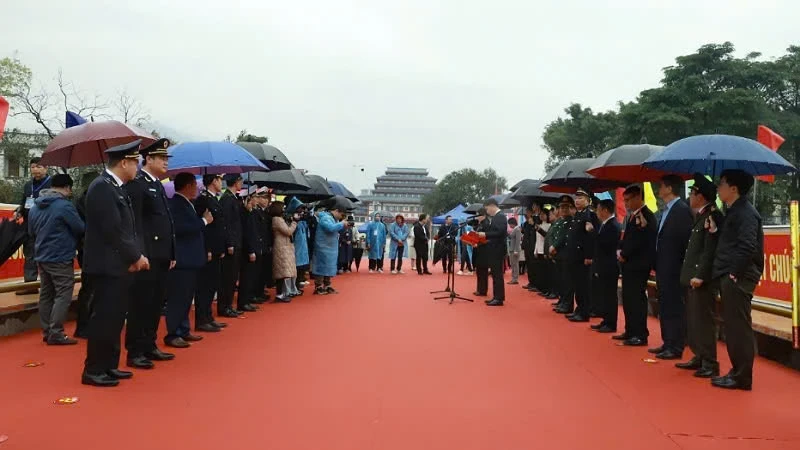 Une cérémonie d'ouverture des postes-frontières Hoành Mô (Vietnam) - Dong Zhong (Chine) pour les touristes et les habitants frontaliers des deux pays. Photo: nhandan.vn