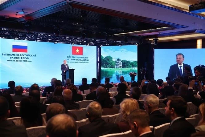 Le secrétaire général du Parti communiste du Vietnam, To Lam, s'exprime au forum. Photo : VNA. 