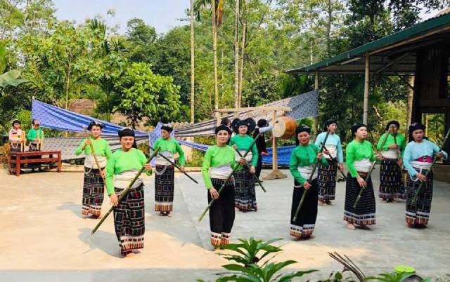 Des villages comme Nang Cat, Ma, Hieu, But, Son Ba Muoi ont su conserver la beauté culturelle de l’ethnie Thai, devenant des destinations attrayantes. Photo : vneconomy.vn
