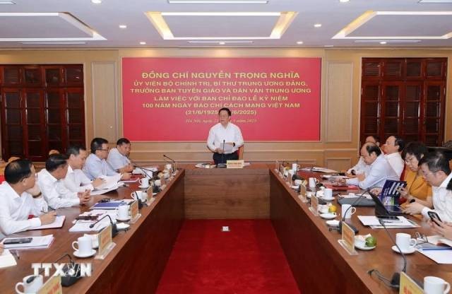 Le chef de la Commission centrale de propagande et de mobilisation de masse, Nguyen Trong Nghia, prend la parole. Photo : VNA.