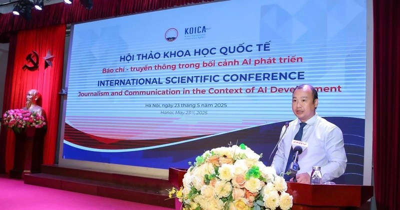 Le vice-ministre permanent de la Culture, des Sports et du Tourisme, Le Hai Binh, s'exprime lors de la conférence. Photo : Hải Trần 