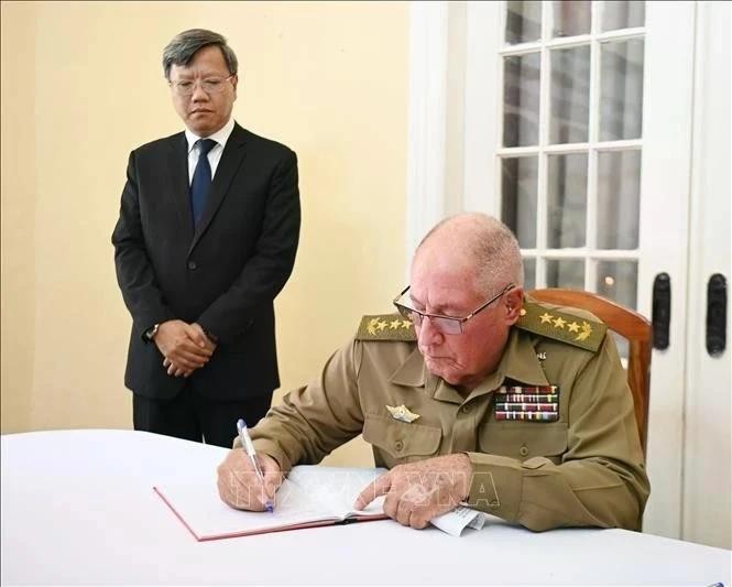 Les Vietnamiens et les amis internationaux des Amériques rendent hommage à l'ancien président Tran Duc Luong
