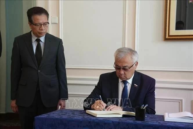 Des amis internationaux rendent un dernier hommage à l'ancien président Tran Duc Luong