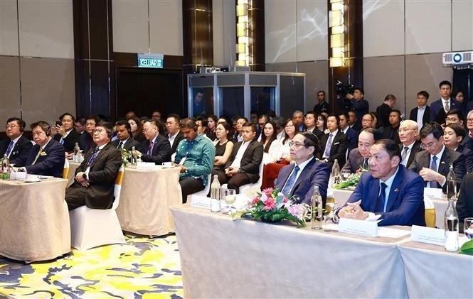 Le Premier ministre Pham Minh Chinh participe à une réunion d'affaires Vietnam-Malaisie à Kuala Lumpur