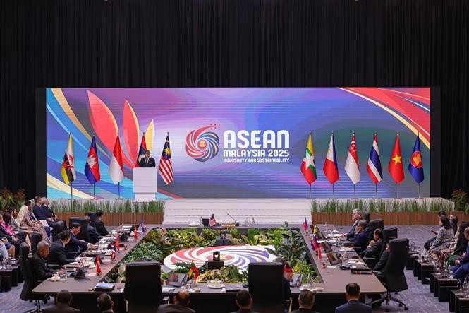 Œuvrer à la construction d'une Communauté de l'ASEAN unie et solidaire