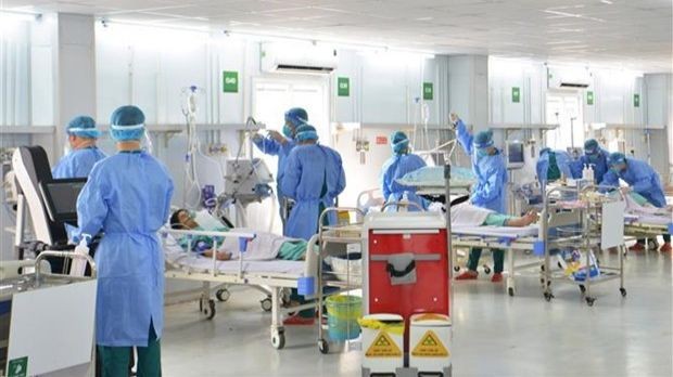 Répétition du traitement des cas graves de Covid-19 à l'hôpital de campagne No 13. Photo: VNA